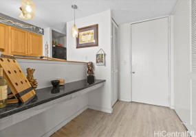 320 Liliuokalani Avenue,Honolulu,Hawaii,96815,2 Bedrooms Bedrooms,1 BathroomBathrooms,Condo/Townhouse,Liliuokalani,21,18179694