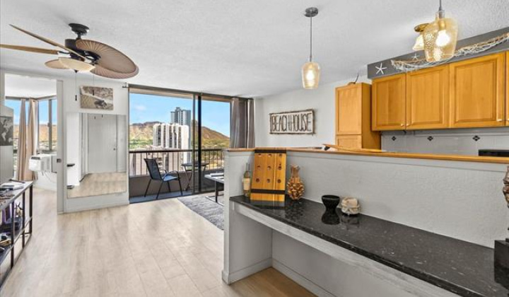 320 Liliuokalani Avenue,Honolulu,Hawaii,96815,2 Bedrooms Bedrooms,1 BathroomBathrooms,Condo/Townhouse,Liliuokalani,21,18179694