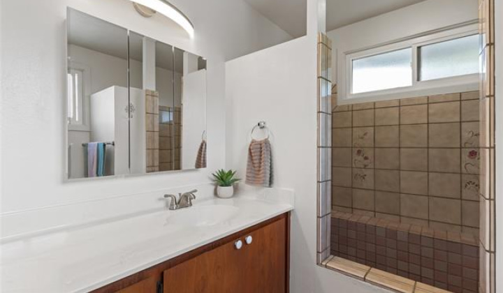 5225 Kalanianaole Highway,Honolulu,Hawaii,96821,3 Bedrooms Bedrooms,3 BathroomsBathrooms,Single family,Kalanianaole,18629762