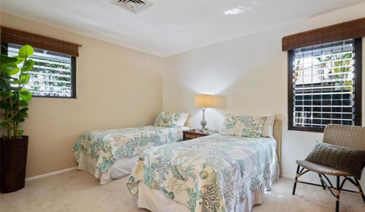 5543 Kalanianaole Highway,Honolulu,Hawaii,96821,3 Bedrooms Bedrooms,2 BathroomsBathrooms,Single family,Kalanianaole,19046208