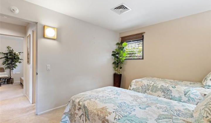 5543 Kalanianaole Highway,Honolulu,Hawaii,96821,3 Bedrooms Bedrooms,2 BathroomsBathrooms,Single family,Kalanianaole,19046208