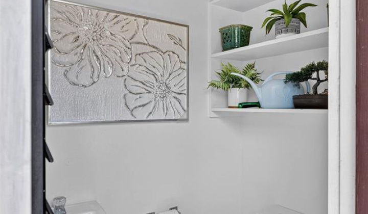 5543 Kalanianaole Highway,Honolulu,Hawaii,96821,3 Bedrooms Bedrooms,2 BathroomsBathrooms,Single family,Kalanianaole,19046208