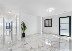 2364 Makanani Drive,Honolulu,Hawaii,96817,8 ベッドルーム ベッドルーム,4 バスルームバスルーム,一戸建て,Makanani,18630373