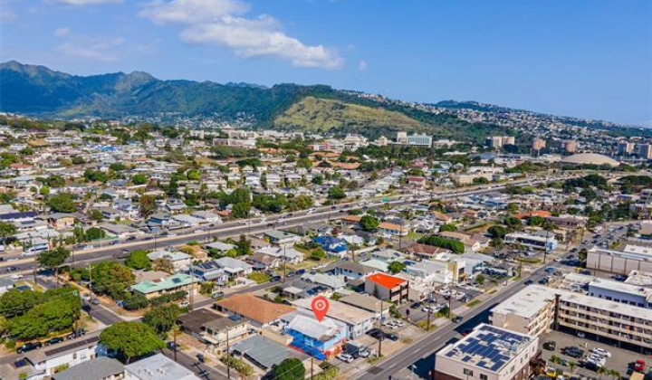 2110 Beretania Street,Honolulu,Hawaii,96826,6 Bedrooms Bedrooms,3 BathroomsBathrooms,Single family,Beretania,18180520