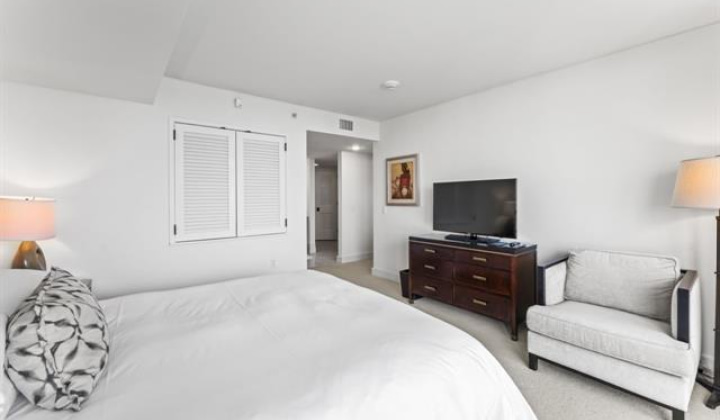223 Saratoga Road,Honolulu,Hawaii,96815,1 Bedroom Bedrooms,1 BathroomBathrooms,Condo/Townhouse,Saratoga,19,18181838