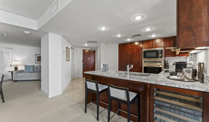 223 Saratoga Road,Honolulu,Hawaii,96815,1 Bedroom Bedrooms,1 BathroomBathrooms,Condo/Townhouse,Saratoga,19,18181838