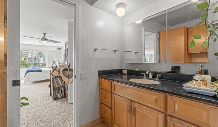 2895 Kalakaua Avenue,Honolulu,Hawaii,96815,1 Bedroom Bedrooms,1 BathroomBathrooms,Condo/Townhouse,Kalakaua,3,18184666