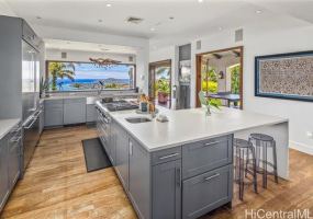 718 Puuikena Drive,Honolulu,Hawaii,96821,7 ベッドルーム ベッドルーム,6 バスルームバスルーム,一戸建て,Puuikena,18186822