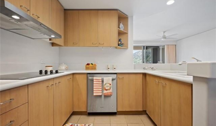 1 Keahole Place,Honolulu,Hawaii,96825,2 Bedrooms Bedrooms,2 BathroomsBathrooms,Condo/Townhouse,Keahole,1,18186984