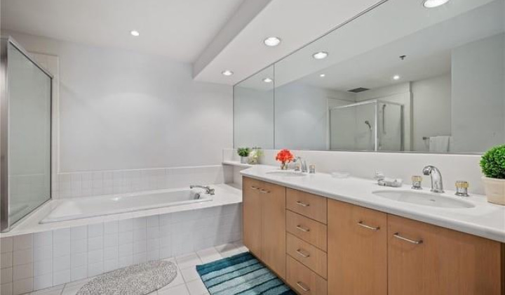 1 Keahole Place,Honolulu,Hawaii,96825,2 Bedrooms Bedrooms,2 BathroomsBathrooms,Condo/Townhouse,Keahole,1,18186984