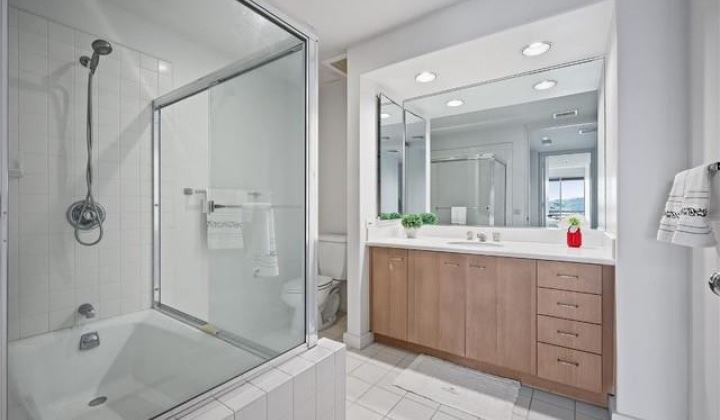 1 Keahole Place,Honolulu,Hawaii,96825,2 Bedrooms Bedrooms,2 BathroomsBathrooms,Condo/Townhouse,Keahole,1,18186984