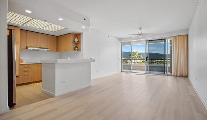 1 Keahole Place,Honolulu,Hawaii,96825,2 Bedrooms Bedrooms,2 BathroomsBathrooms,Condo/Townhouse,Keahole,1,18186984