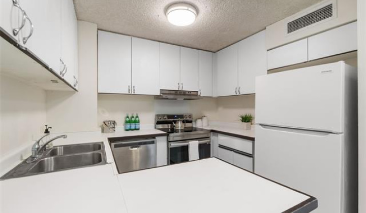 222 Vineyard Street,Honolulu,Hawaii,96813,3 Bedrooms Bedrooms,2 BathroomsBathrooms,Condo/Townhouse,Vineyard,3,18187349