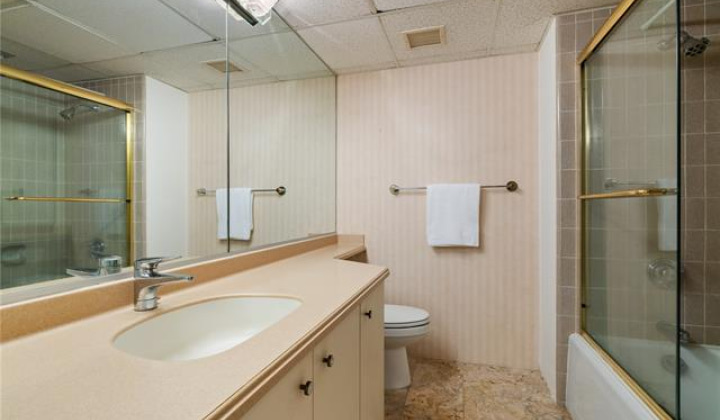 1600 Ala Moana Boulevard,Honolulu,Hawaii,96815,2 Bedrooms Bedrooms,2 BathroomsBathrooms,Condo/Townhouse,Ala Moana,19,19357654