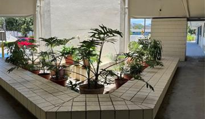 2860 Waialae Avenue,Honolulu,Hawaii,96826,1 Bedroom Bedrooms,1 BathroomBathrooms,Condo/Townhouse,Waialae,1,18191209