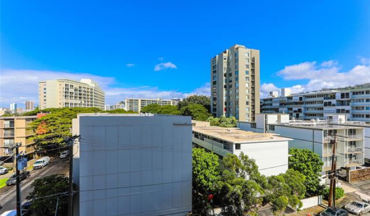 1624 Dole Street,Honolulu,Hawaii,96822,2 Bedrooms Bedrooms,1 BathroomBathrooms,Condo/Townhouse,Dole,6,19358235