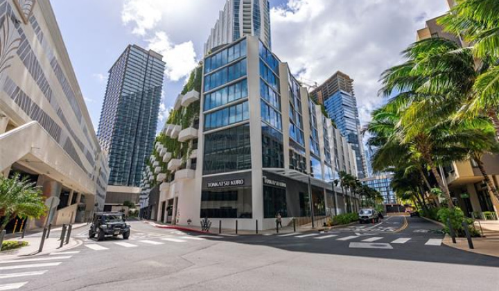 1000 Auahi Street,Honolulu,Hawaii,96814,1 Bedroom Bedrooms,1 BathroomBathrooms,Condo/Townhouse,Auahi,31,19381289