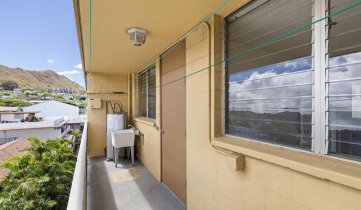 24 Hialoa Street,Honolulu,Hawaii,96817,2 Bedrooms Bedrooms,1 BathroomBathrooms,Condo/Townhouse,Hialoa,4,18195682
