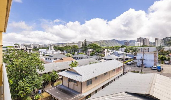 24 Hialoa Street,Honolulu,Hawaii,96817,2 Bedrooms Bedrooms,1 BathroomBathrooms,Condo/Townhouse,Hialoa,4,18195682