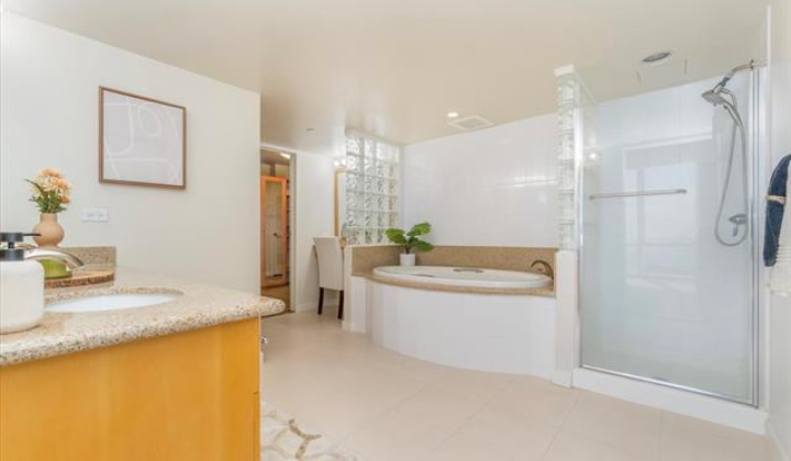 1296 Kapiolani Boulevard,Honolulu,Hawaii,96814,3 Bedrooms Bedrooms,3 BathroomsBathrooms,Condo/Townhouse,Kapiolani,47,18197965