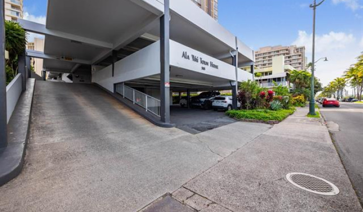 2421 Ala Wai Boulevard,Honolulu,Hawaii,96815,2 ベッドルーム ベッドルーム,2 バスルームバスルーム,コンド / タウンハウス,Ala Wai,12,19366451