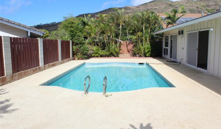 737 Kokomo Place,Honolulu,Hawaii,96825,4 Bedrooms Bedrooms,2 BathroomsBathrooms,Single family,Kokomo,18200871
