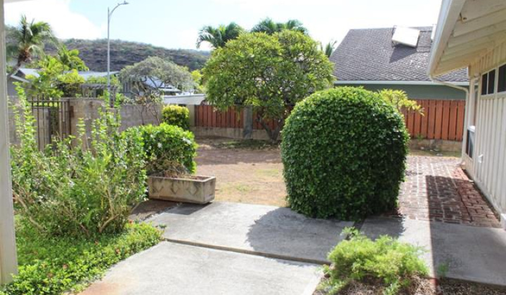737 Kokomo Place,Honolulu,Hawaii,96825,4 Bedrooms Bedrooms,2 BathroomsBathrooms,Single family,Kokomo,18200871