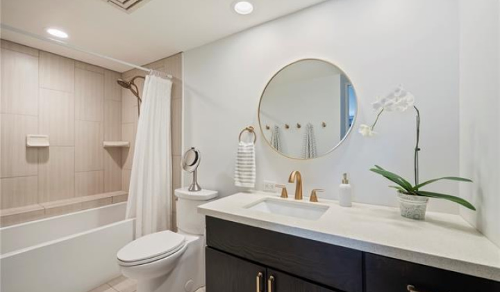 555 Hahaione Street,Honolulu,Hawaii,96825,1 Bedroom Bedrooms,2 BathroomsBathrooms,Condo/Townhouse,Hahaione,12,19370205