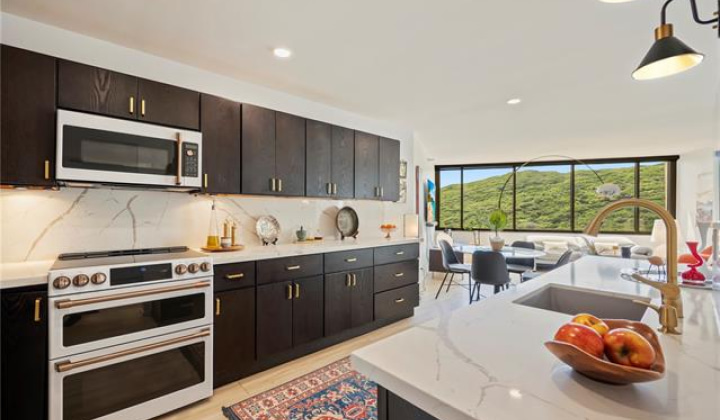 555 Hahaione Street,Honolulu,Hawaii,96825,1 Bedroom Bedrooms,2 BathroomsBathrooms,Condo/Townhouse,Hahaione,12,19370205