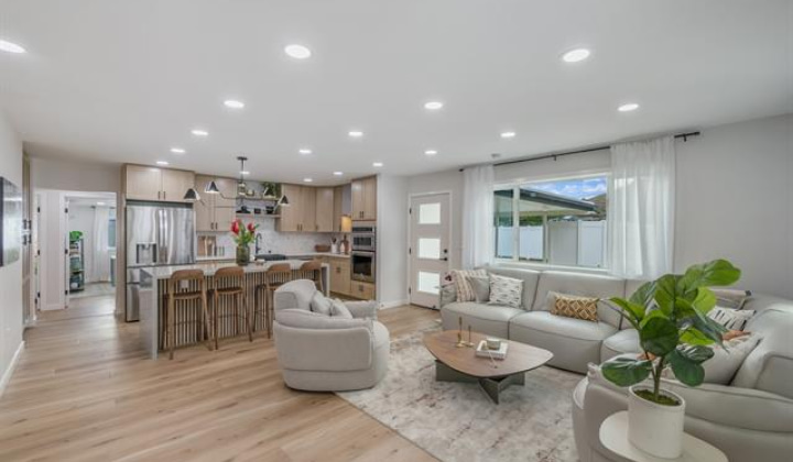 990 Apokula Place,Kailua,Hawaii,96734,4 ベッドルーム ベッドルーム,2 バスルームバスルーム,一戸建て,Apokula,18201405