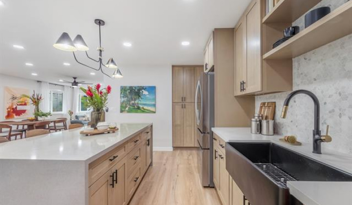 990 Apokula Place,Kailua,Hawaii,96734,4 ベッドルーム ベッドルーム,2 バスルームバスルーム,一戸建て,Apokula,18201405