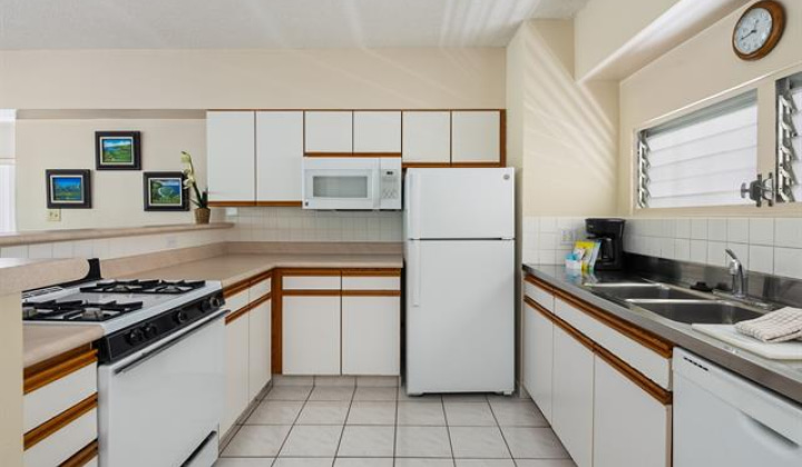2161 Kalia Road,Honolulu,Hawaii,96815,2 Bedrooms Bedrooms,1 BathroomBathrooms,Condo/Townhouse,Kalia,3,18203522
