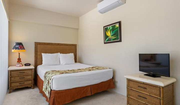 2161 Kalia Road,Honolulu,Hawaii,96815,2 Bedrooms Bedrooms,1 BathroomBathrooms,Condo/Townhouse,Kalia,3,18203522