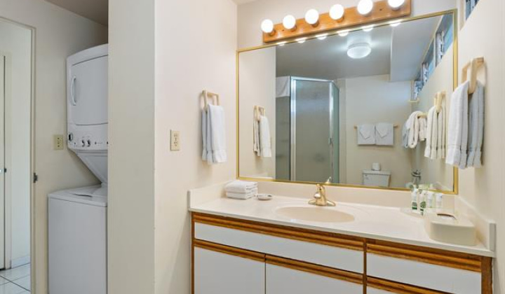 2161 Kalia Road,Honolulu,Hawaii,96815,2 Bedrooms Bedrooms,1 BathroomBathrooms,Condo/Townhouse,Kalia,3,18203522