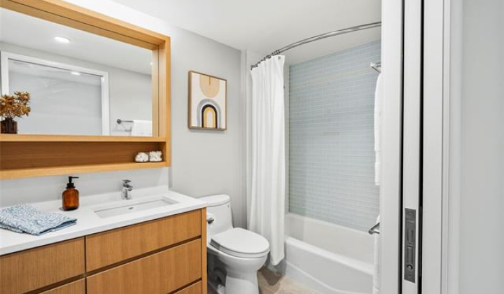 1388 Kapiolani Boulevard,Honolulu,Hawaii,96814,2 Bedrooms Bedrooms,2 BathroomsBathrooms,Condo/Townhouse,Kapiolani,33,18206638