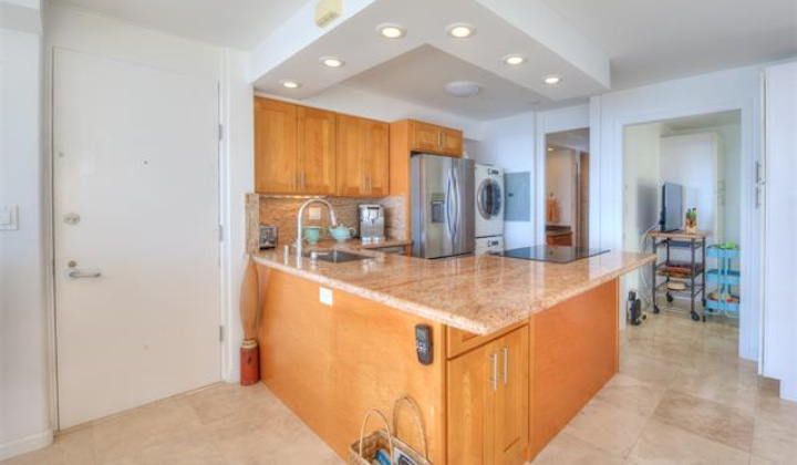 2987 Kalakaua Avenue,Honolulu,Hawaii,96815,1 Bedroom Bedrooms,1 BathroomBathrooms,Condo/Townhouse,Kalakaua,7,18207563