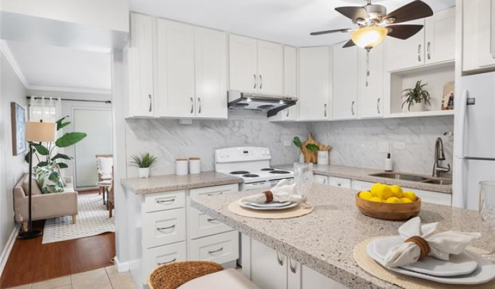 2222 Aloha Drive,Honolulu,Hawaii,96815,2 Bedrooms Bedrooms,2 BathroomsBathrooms,Condo/Townhouse,Aloha,5,18208089