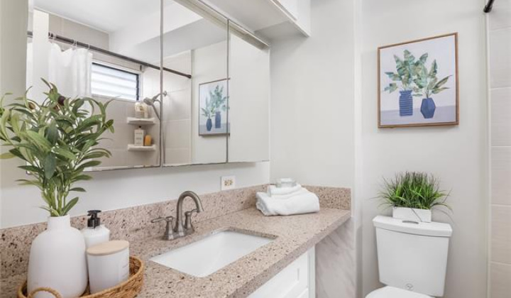 2222 Aloha Drive,Honolulu,Hawaii,96815,2 Bedrooms Bedrooms,2 BathroomsBathrooms,Condo/Townhouse,Aloha,5,18208089