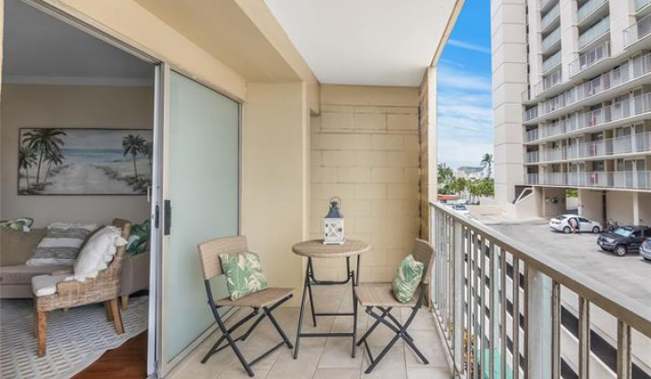 2222 Aloha Drive,Honolulu,Hawaii,96815,2 Bedrooms Bedrooms,2 BathroomsBathrooms,Condo/Townhouse,Aloha,5,18208089