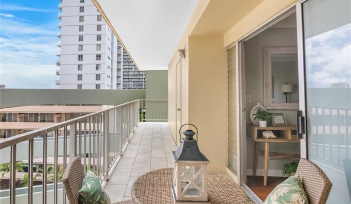 2222 Aloha Drive,Honolulu,Hawaii,96815,2 Bedrooms Bedrooms,2 BathroomsBathrooms,Condo/Townhouse,Aloha,5,18208089