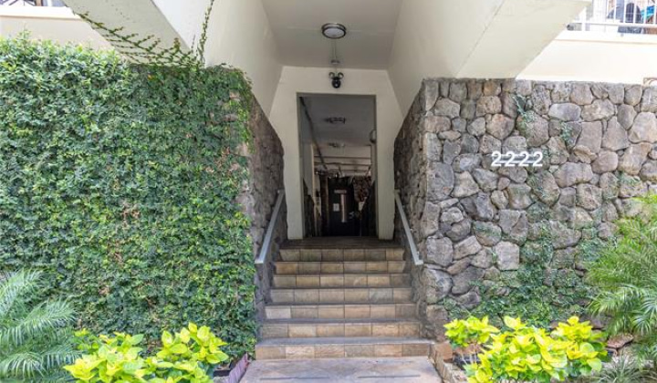 2222 Aloha Drive,Honolulu,Hawaii,96815,2 Bedrooms Bedrooms,2 BathroomsBathrooms,Condo/Townhouse,Aloha,5,18208089