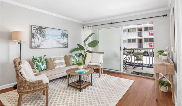 2222 Aloha Drive,Honolulu,Hawaii,96815,2 Bedrooms Bedrooms,2 BathroomsBathrooms,Condo/Townhouse,Aloha,5,18208089