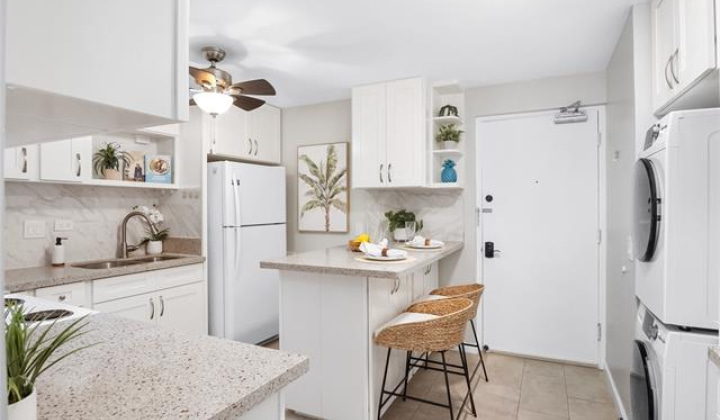 2222 Aloha Drive,Honolulu,Hawaii,96815,2 Bedrooms Bedrooms,2 BathroomsBathrooms,Condo/Townhouse,Aloha,5,18208089