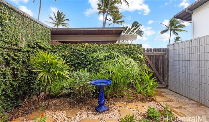 822 Koko Isle Circle,Honolulu,Hawaii,96825,4 Bedrooms Bedrooms,3 BathroomsBathrooms,Condo/Townhouse,Koko Isle,1,18208186