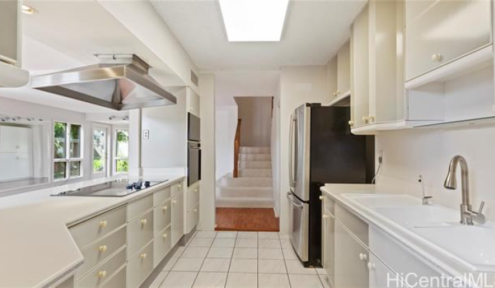 822 Koko Isle Circle,Honolulu,Hawaii,96825,4 Bedrooms Bedrooms,3 BathroomsBathrooms,Condo/Townhouse,Koko Isle,1,18208186