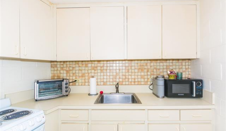 1330 Wilder Avenue,Honolulu,Hawaii,96822,1 Bedroom Bedrooms,1 BathroomBathrooms,Condo/Townhouse,Wilder,2,18208274