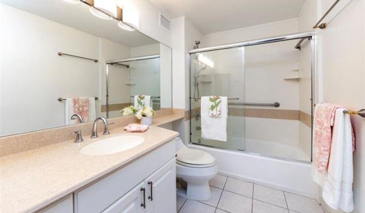 1350 Ala Moana Boulevard,Honolulu,Hawaii,96814,2 Bedrooms Bedrooms,2 BathroomsBathrooms,Condo/Townhouse,Ala Moana,8,18208411