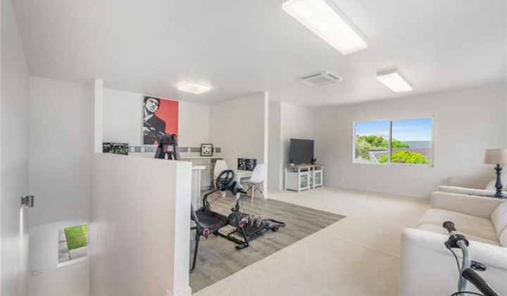 643 Kalanipuu Street,Honolulu,Hawaii,96825,5 Bedrooms Bedrooms,3 BathroomsBathrooms,Single family,Kalanipuu,18210345
