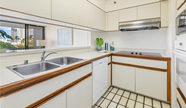1221 Victoria Street,Honolulu,Hawaii,96814,1 Bedroom Bedrooms,1 BathroomBathrooms,Condo/Townhouse,Victoria,6,18210632