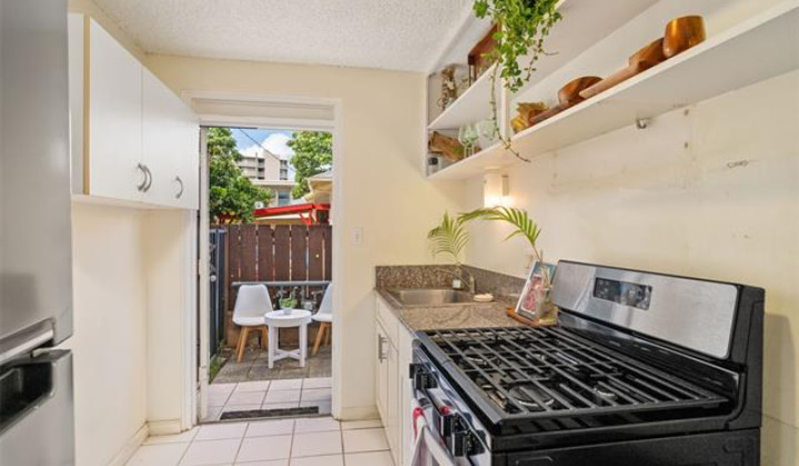 1426 Keeaumoku Street,Honolulu,Hawaii,96822,2 Bedrooms Bedrooms,1 BathroomBathrooms,Condo/Townhouse,Keeaumoku,1,18210711